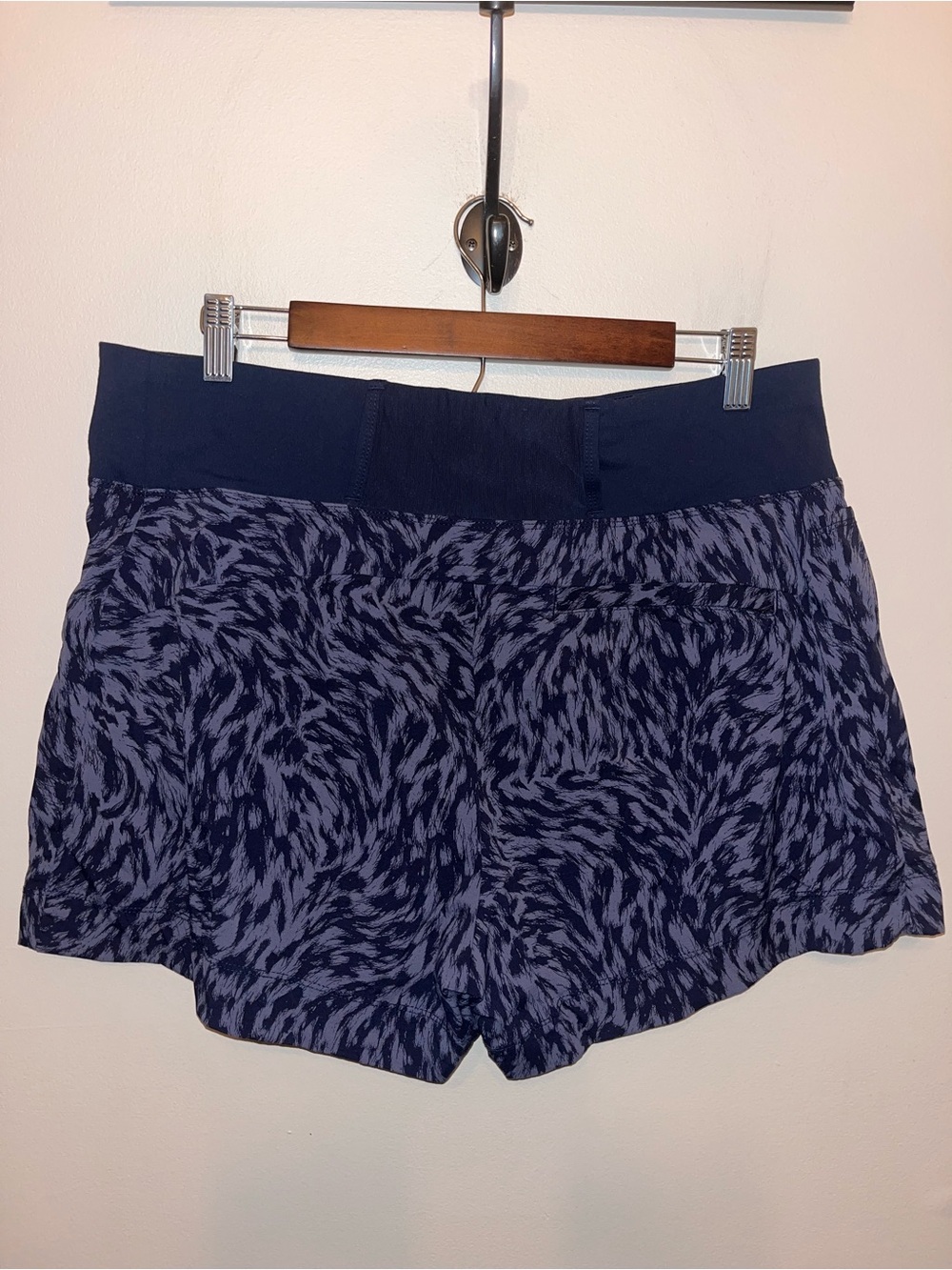Athleta Women's Trekkie North Shorts Blue Size 14 EUC Quick Dry Hiking Outdoor - Picture 5 of 7
